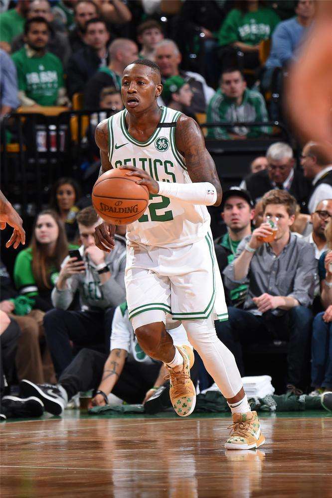 从而拱手让 从而拱手让